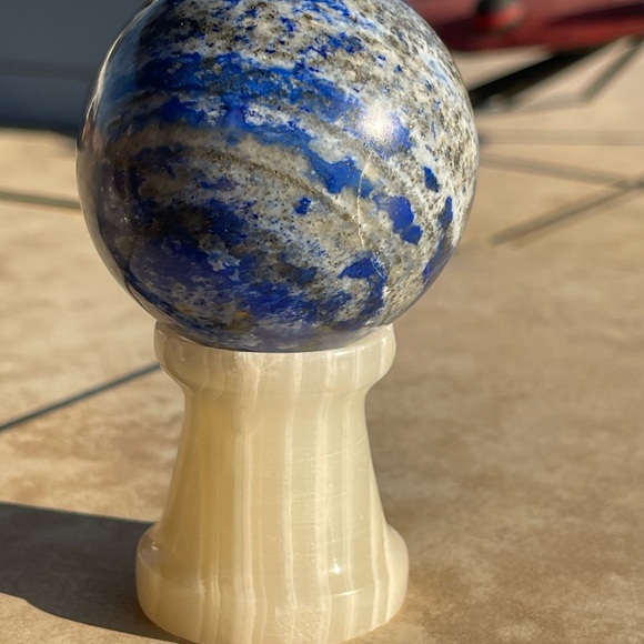 Gorgeous smaller Sphere holder, natural stone - Picture 5 of 6